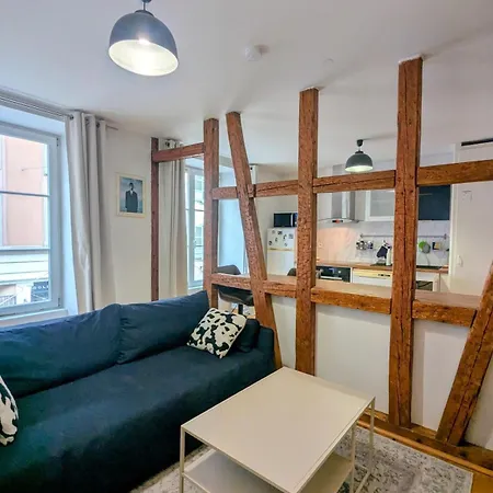 Authentic Austerlitz Apartment